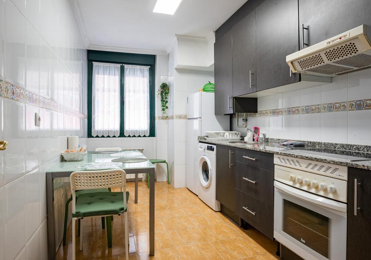 Apartamento céntrico con parking y Wifi Onís Extérieur photo