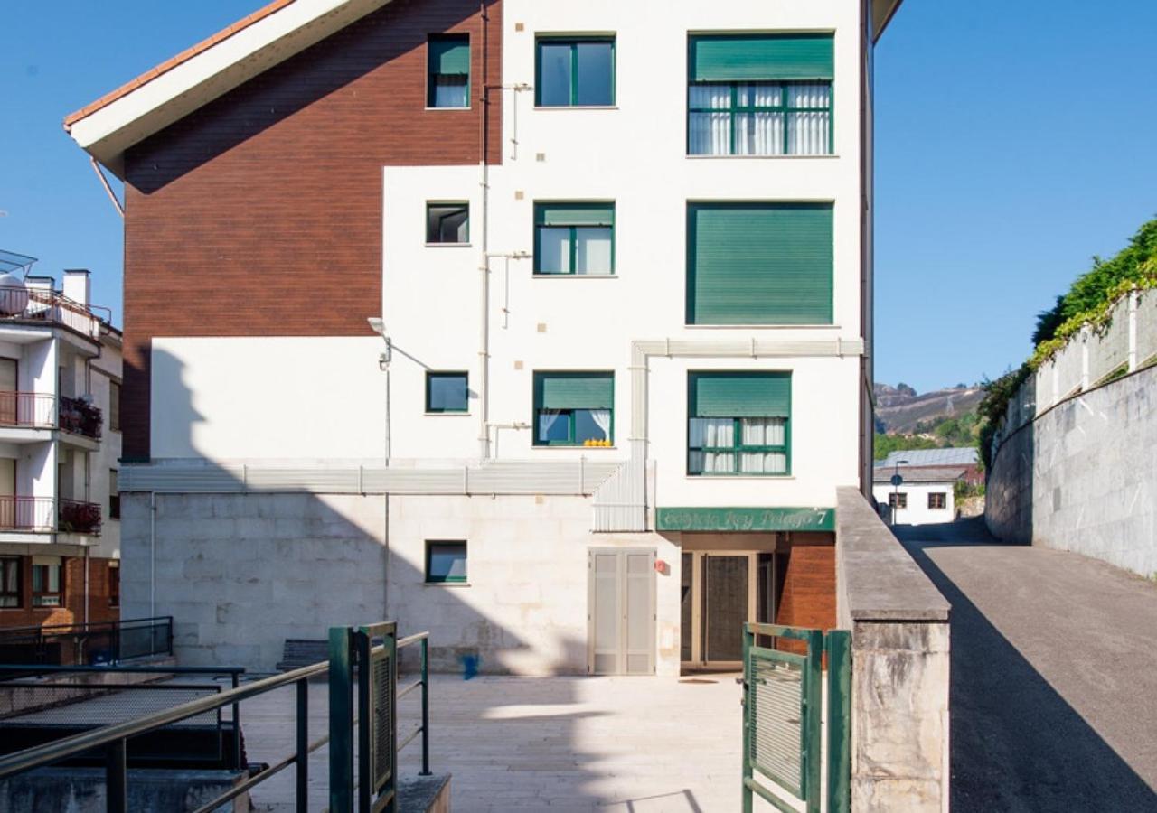 Apartamento céntrico con parking y Wifi Onís Extérieur photo